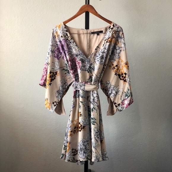 Strut & Bolt Dresses & Skirts - Strut & Bolt Floral Kimono Sleeve Dress